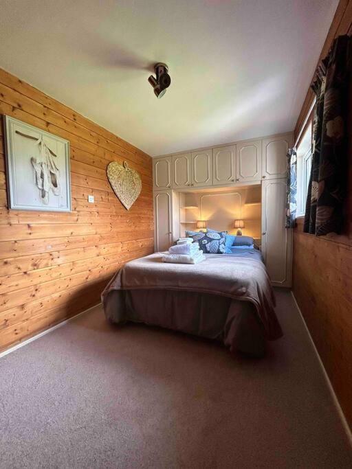 Wooden Cottage With Lake View Enniskillen Exterior foto